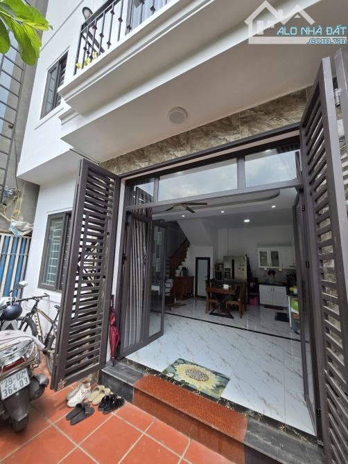 CHÍNH CHỦ Bán Nhà Mới Xây 2024 - Phố Đông Thiên - Hoàng Mai - 42,5M2 - 5 Tâng -  Mt 5.6M - 1