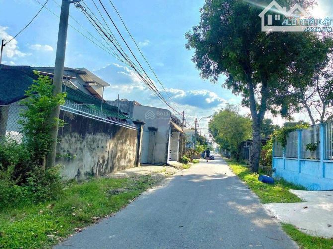 500tr cho lô đất 1 sẹc QL22 500m cần bán gấp MT nhựa đông dân 212m2 SHR - 1