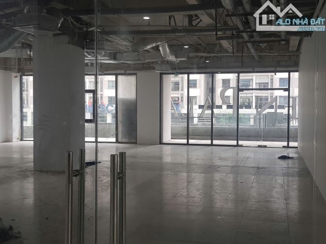 Cho thuê sàn thương mại tầng 4, chân đế chung cư phố Lê Văn Lương, Diện tích 195m2 pccc đủ - 1