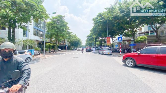 BIỆT THỰ ĐẲNG CẤP PHỐ VIP, PHÂN LÔ HOÀNG NHƯ TIẾP 105M, 5T, MT8M, THANG MÁY, Ô TÔ TRÁNH. - 1