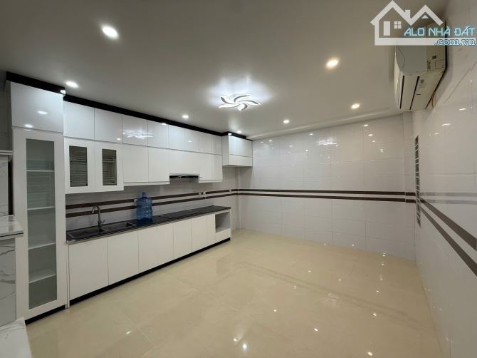 Quá tuyệt vời với căn 4 tầng đẹp lô góc 2 mặt thoáng ô tô đỗ cửa - 1