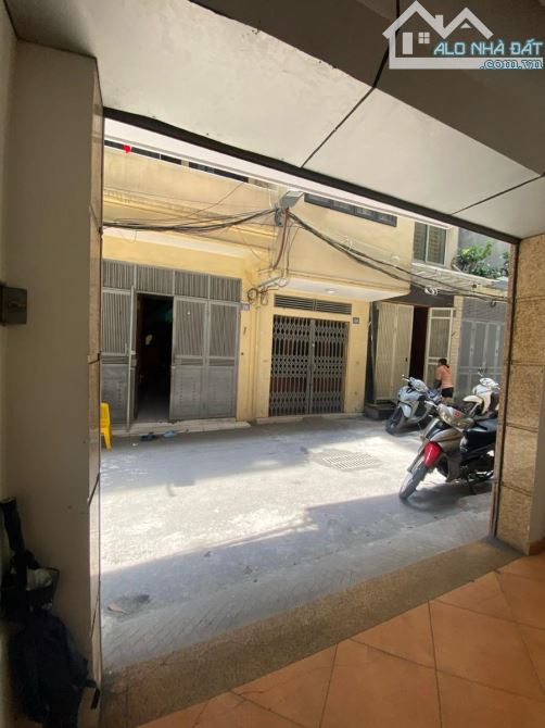 Bán nhà phố Văn Cao , gần Hồ Tây , Ô tô đỗ . 46m 5 tầng 4mt . Giá 16.5 tỷ Ba Đình - 1