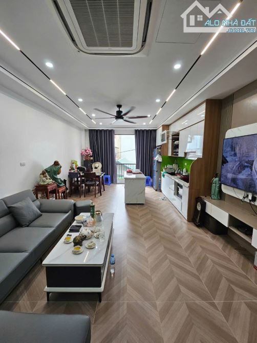 Bán nhà vip Giang Biên, ô tô 7 chỗ vào nhà, 6 tầng thang máy, mt 4,5m, dt 50m2, giá 10 tỷ+ - 1