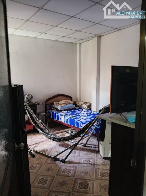 Nhà ngang lớn 5m (61m²),Q12 Huỳnh Thị Hai,hẻm oto thông nhiều hướng, giá 3.95 tỷ. - 1
