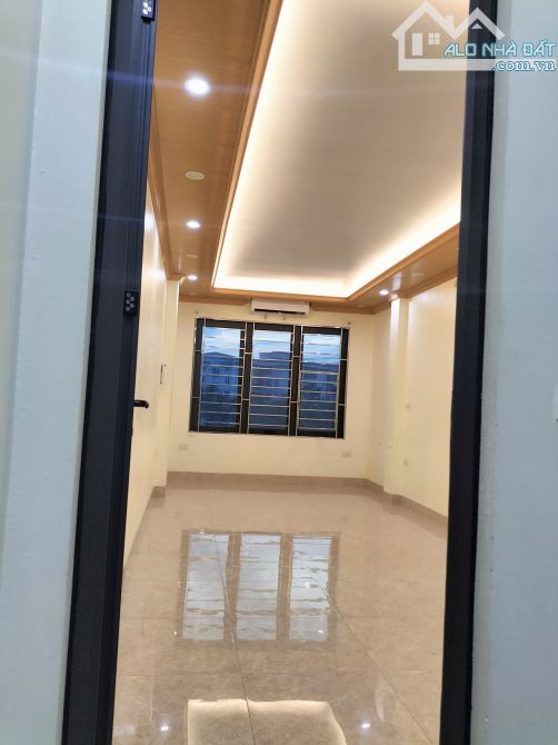 Bán nhà mặt đường Ngọc Hồi, 33m2 x 5 tầng, kinh doanh sầm uất, vỉa hè siêu rộng, tầm tiền - 1