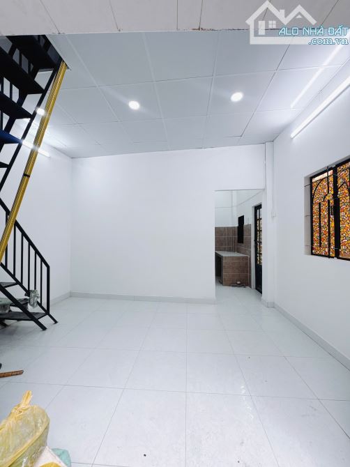 Nhà đẹp 3 tầng - 20m2 - Hẻm 4m - Hoàng Diệu Quận 4. - 1