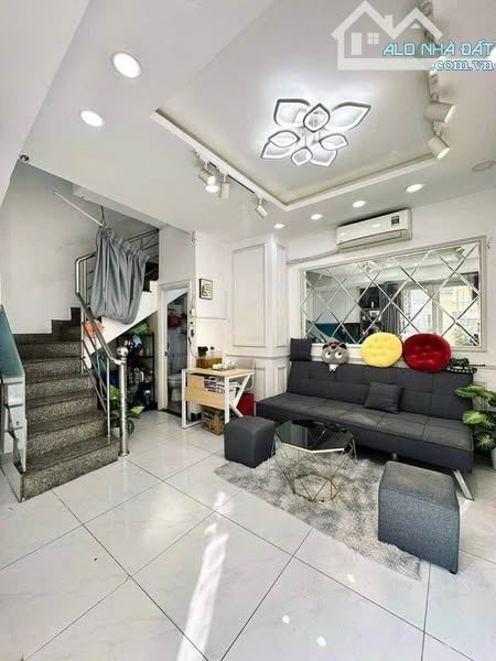 NHÀ ĐẸP HOÀNG VĂN THỤ - 5 TẦNG - CHỈ 5.X TỶ - 5