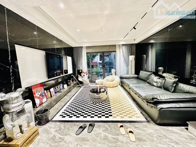 NGUYỄN VĂN CỪ NHÀ ĐẸP LONG LANH 6 TẦNG THANG MÁY. NỘI THẤT CHÂU ÂU 13 TỶ - 1