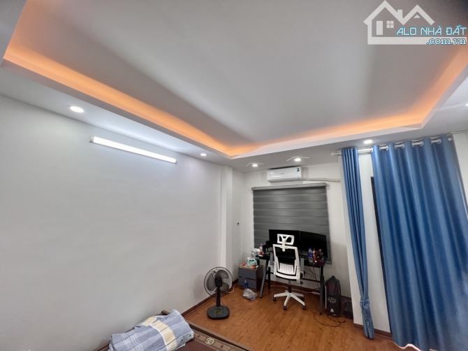 Bán nhà phố Thượng Thanh 30m2- 5 tầng- 3 phòng ngủ- nội thất, ô tô đậu cửa - 1