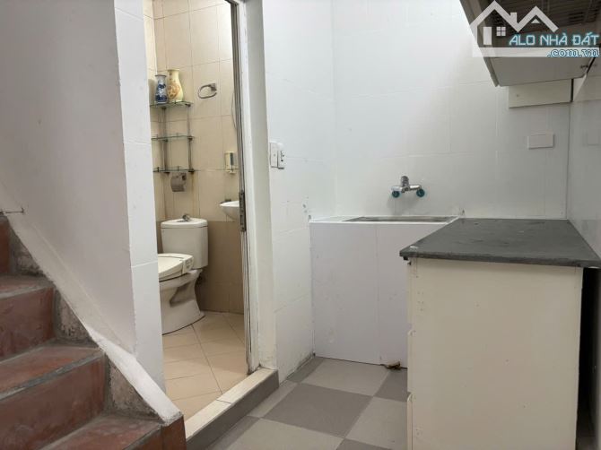 Cho thuê nhà ngõ 198 Bà Triệu, phường Lê Đại Hành, HBT. DT 25m x 3 tầng, giá 11tr8 - 1