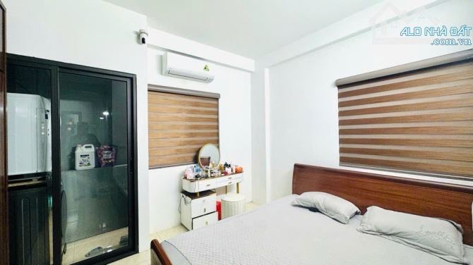 Bán nhà dân xây tại Việt Hưng, gần oto thông, 3 tầng, 71m2, mt: 4m, giá chỉ 8.2 tỷ - 1
