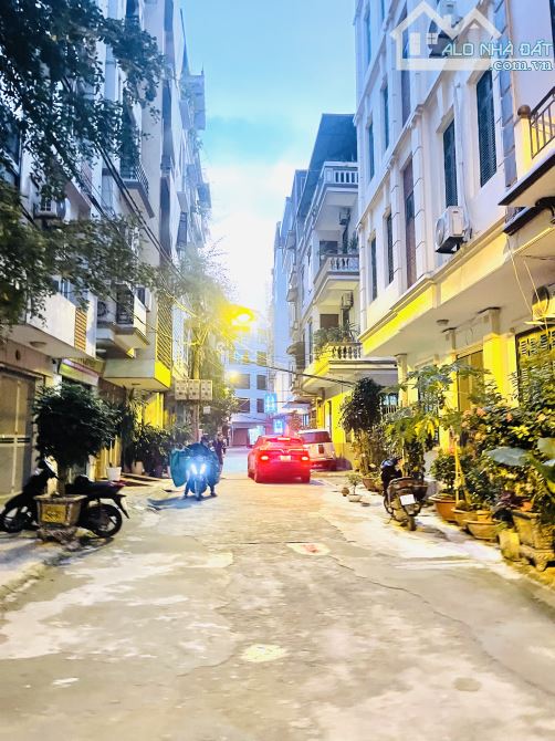SIÊU VIP! 26 TỶ Bán Nhà Phân Lô, Hoàng Quốc ViỆT - 70M2 - 5 Tầng - Ô Tô - Ngõ Thông, KD - 1