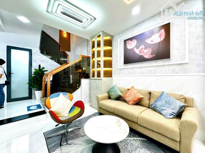 Cạnh Mặt Tiền Lý Chính Thắng 40m2 Quận 3 Giá 8,9 tỷ - Giá còn thỏa thuận - 12
