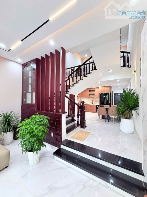 BÁN NHÀ 3 TẦNG MỚI - ĐƯỜNG CẦN GIUỘC - VIEW CHỢ HOA THOÁNG MÁT - 14