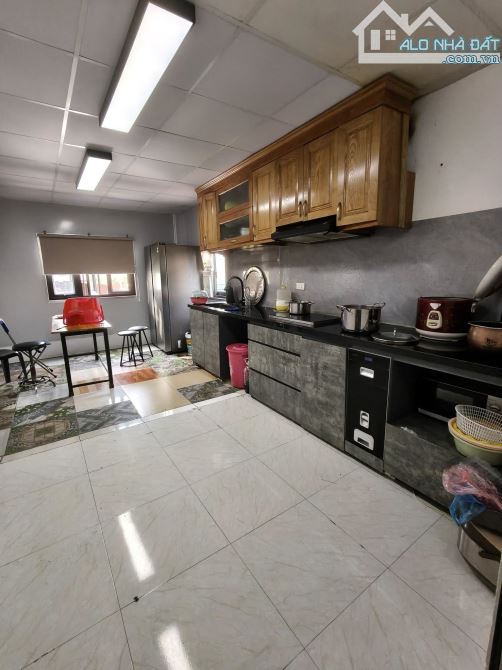 Bán nhà mặt phố Văn Chương, DT 43m, 5 tầng, MT 3.4m, giá 13 tỷ.