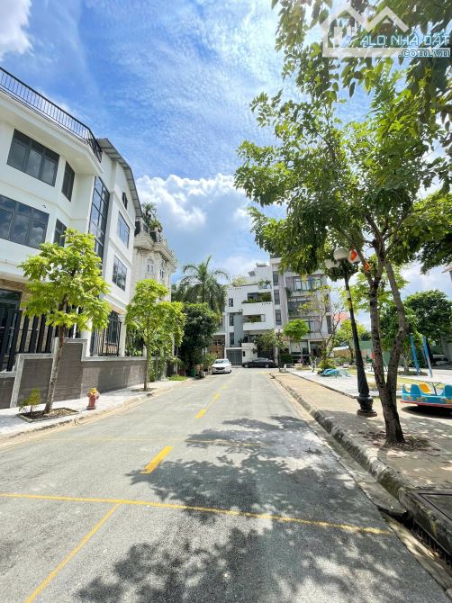 Bán Đất Biệt Thự Khu Ven Sông Trần Não,Quận 2 DT:150m2(7,5mx20m)-Giá 35 Tỷ TL - 2