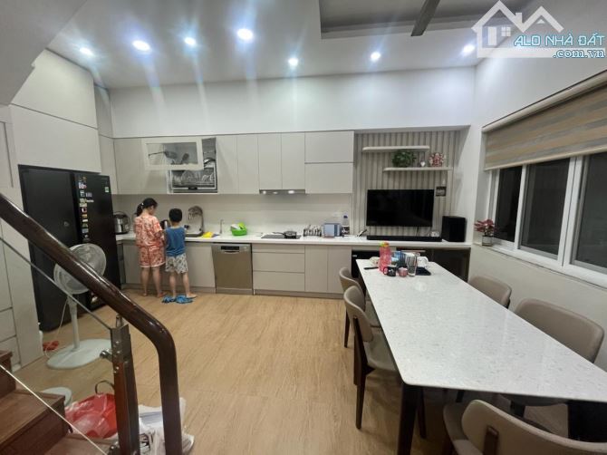 Bán Nhà Phân Lô Ô Tô Tránh Trung Tâm Cầu Giấy 72m2 Lô Góc 3 Mặt Thoáng Mặt Tiền Rộng 11m - 2
