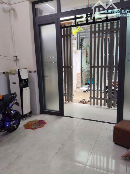 Nguyễn thị sáu 2//   dien tich 4,5m*11m gác lững 2p ngũ - 2