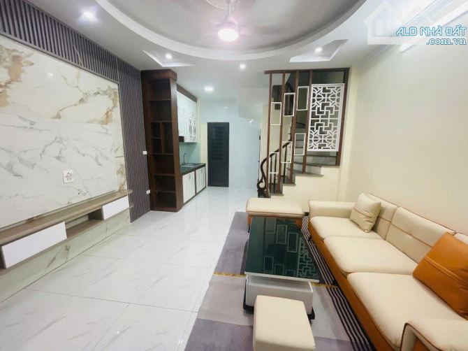 NHÀ MỚI KÍNH KOONG - GẦN PHỐ - FULL NỘI THẤT HIỆN ĐẠI - ĐỦ CÔNG NĂNG - TIỆN ÍCH NGẬP TRÀN - 2