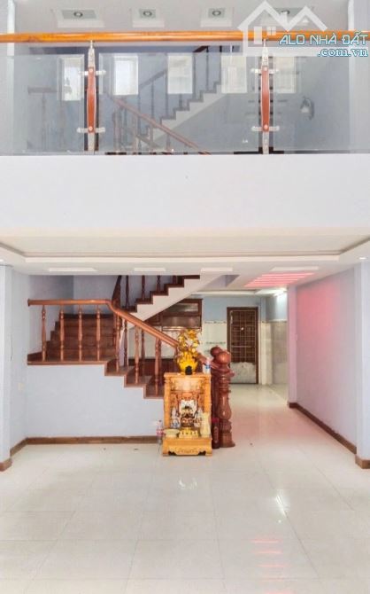 Nhà 3 tầng mặt tiền Lý Đạo Thành, kiêng cố, kinh doanh tốt - 2