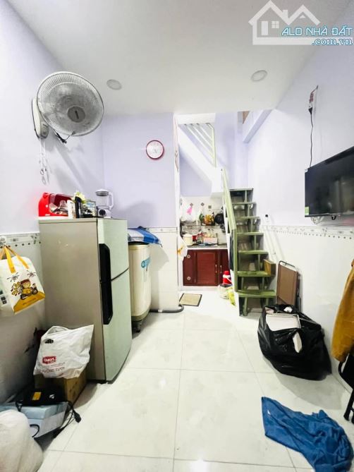 Bán nhà giáp Tên Lửa 11 m2, nhỉnh 1 tỷ - 2