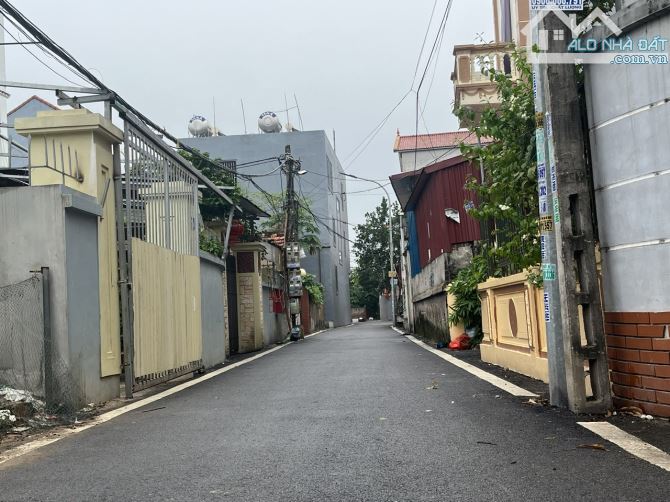Bán 160m rộng 8m làng Xuân Cầu, Nghĩa Trụ cạnh Vin3 Văn Giang, đường atphalt thông. Giá 4x - 2