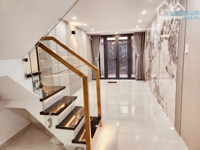 BÁN NHÀ QUẬN 4 -2 TẦNG ĐẸP -NGANG 3x10- HẺM 2.5M - CÁCH 5 CĂN RA NG THẦN HIẾN- 4.15TỶ TL - 2