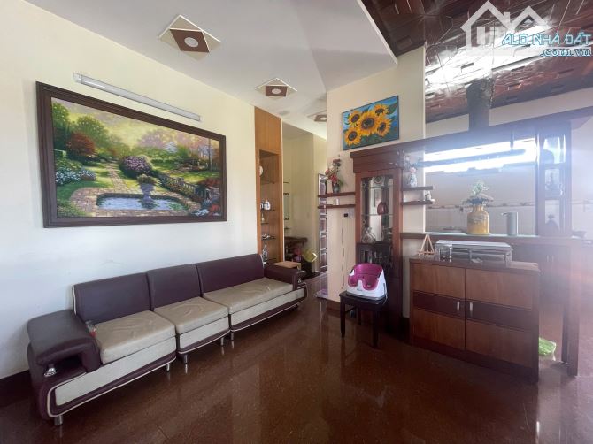 Villa sân vuờn rộng hơn 600m2 nằm ngay trung tâm khu nghĩ dưỡng Đà Lạt - 2