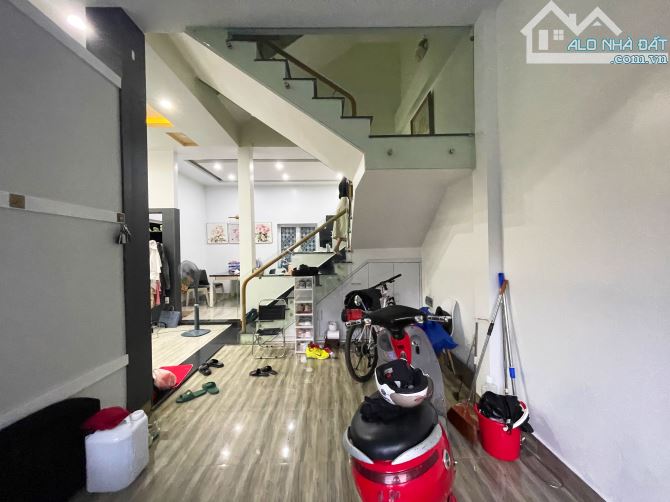 Nhà 3 tầng dân xây tuyến 3 Trung Lực - 61m2 ngang 6.8m - Đường 6m - 2