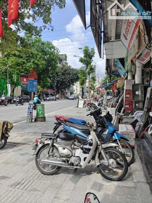 Duy nhất căn 7 tầng thang máy lô góc Mặt Phố Cát Linh, full nội thất, cực đẹp. Giá 24 tỷ - 2