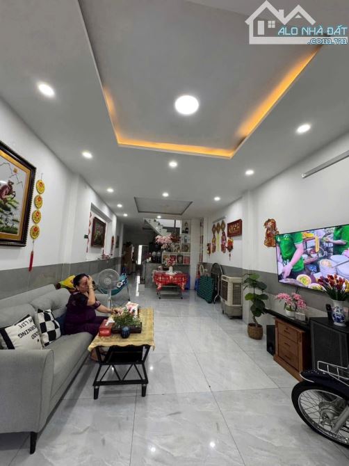 Bán nhà 1 trệt 1 lầu sổ riêng thổ cư p. Quang Vinh - 2