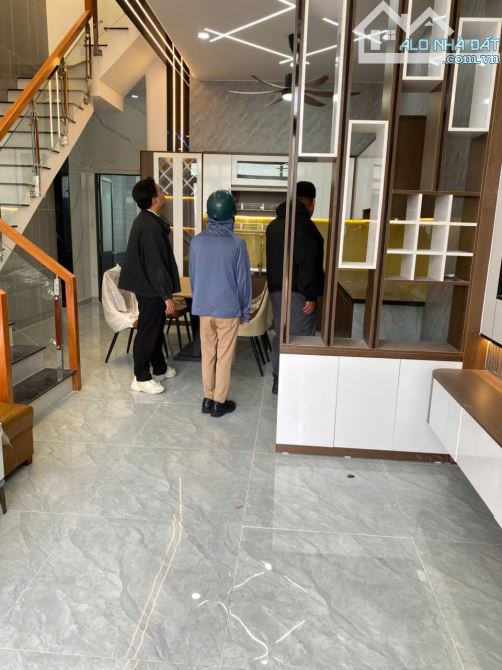 Trả trước 300 triệu có ngay nhà 2 lầu tại Cần Đước - Long An - 2