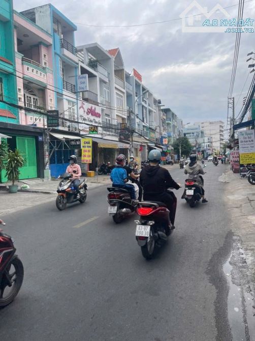 Nhà 3,5 tấm 4×20 mặt tiền đường tên lửa nhỉnh 12 tỷ - 2
