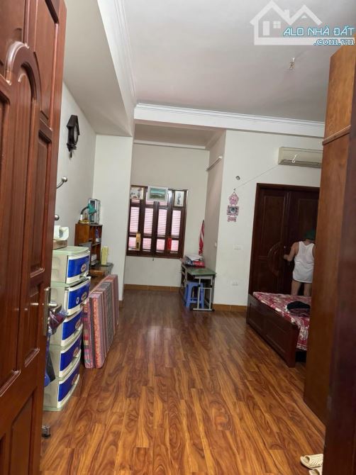 bán nhà gia quất - long biên- nhà đẹp - ngõ thông - 60m2 - 4  tầng - giá 9.3 tỷ. - 2