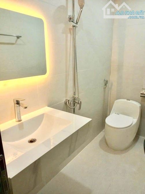 Bán nhà Ngoại Giao Đoàn, 42m x 5 tầng, tặng nội thất, lô góc thoáng sáng, gần công viên - 2