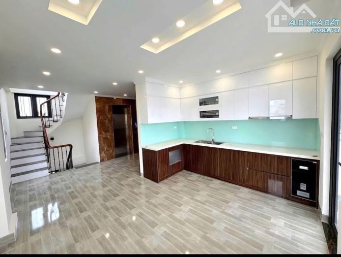 10 ra cổ nhuế - nhà 34m2 6 tầng - ngõ ô tô - có thang máy - giá 7,83 tỷ - 2