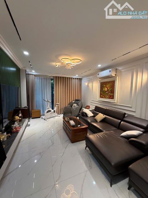 BÁN NHÀ HOÀNG NHƯ TIẾP - DÂN XÂY -GARA Ô TÔ – NỘI THẤT CAO CẤP - Ở NGAY – 60M2 CHỈ 21,6 TỶ - 2