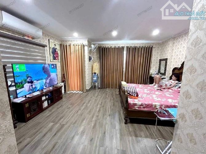 BÁN NHÀ CẦU GIẤY 56,5m2 × MT 5m. HAI THOÁNG - 2 Ô TÔ TRÁNH ĐỖ TRƯỚC NHÀ - VĂN PHÒNG - 2
