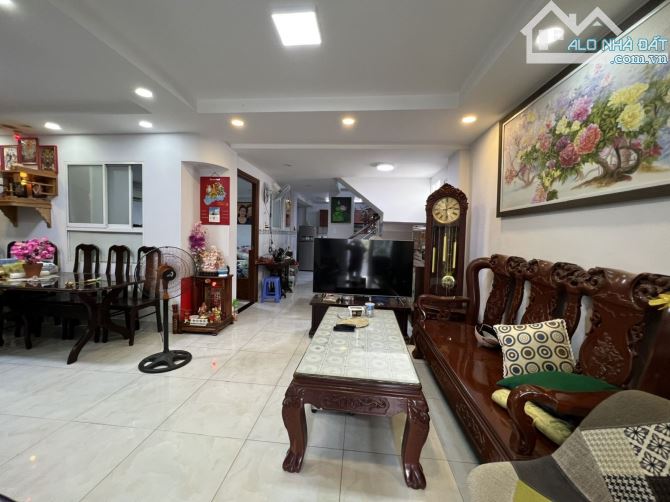 HXH trải nhựa 6m - xe 7 chỗ ngủ nhà! Bán nhà (4x13m) 5 tầng gần VinCom Nguyễn Xí. - 2