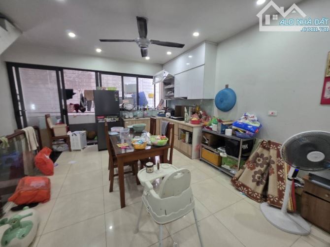 Bán nhà phố Trạm- Chủ tự xây- Sổ gửi ngân hàng, giá rẻ, gần Aeon Long Biên - 2