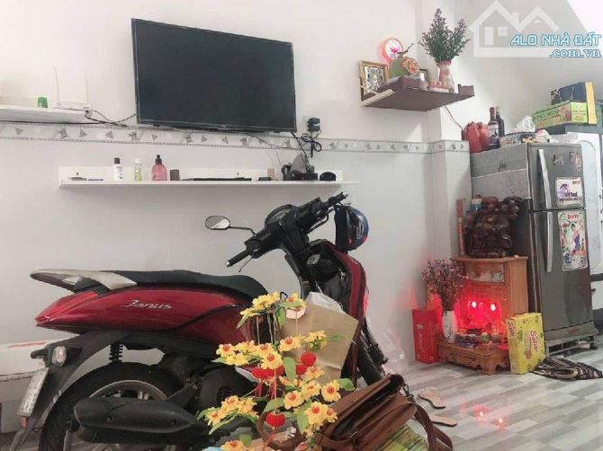BÁN NHÀ NGUYỄN SƠN -30M2-2 TẦNG -HXH-SÁT MẶT TIỀN LỚN -NHỈNH 3TỶ - 2