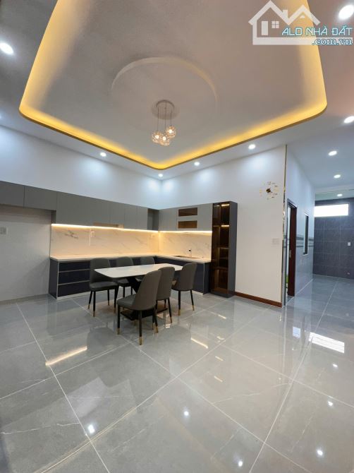 MẪU NHÀ HIỆN ĐẠI CÁCH LỘ 50M - 5.5MX21M SHR - 2