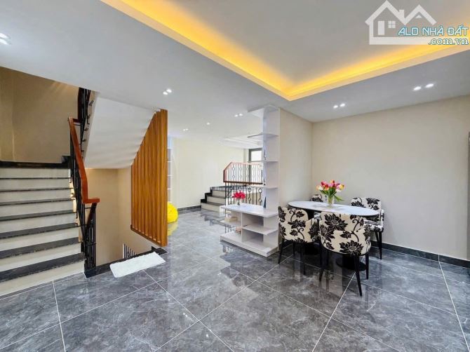 Ngộp! Bán nhà 54m² đường Trần Quang Diệu, P14, Q3. Xây 3 tầng, sổ sẵn - 2