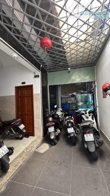 Bán gấp căn hộ dịch vụ 100m2 xây 4 tầng giá 7 tỷ 990 thu nhập ổn định - 2