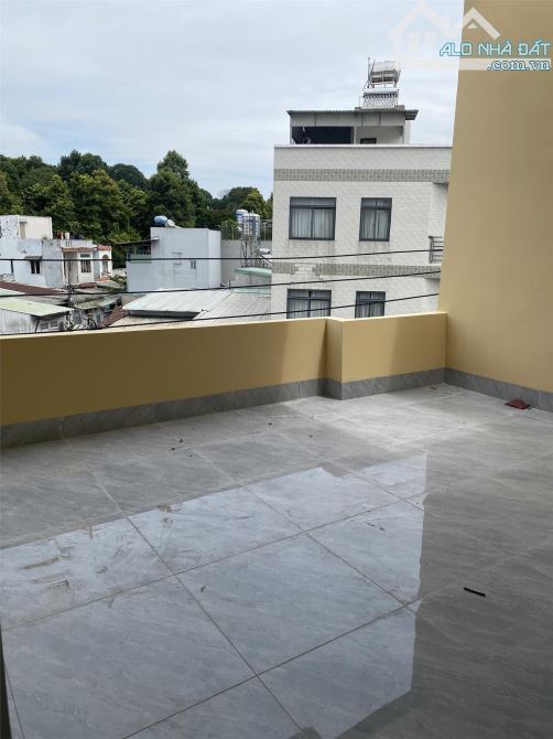BÁN NHÀ MỚI XÂY - VỊ TRÍ VÀNG - TẶNG FULL NỘI THẤT - DĨ AN - 2