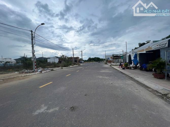 Bán lô đất 107m2 ngang 7.8 mét - đường rộng 20 mét - Tp.Nha Trang - 2