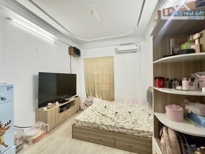 Mặt tiền đường Hoa khu Phan Xích Long - Phú Nhuận - 53m2 4 tầng -Chỉ 17.8 tỷ tltl - 2
