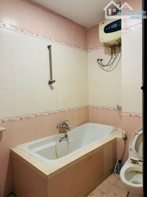 Gấp bán giảm 17 tỷ về 15.9 tỷ, bán nhà 4 tầng 84m2 - Hẻm xe tải khu vip P. 25, ngay Hutech - 2