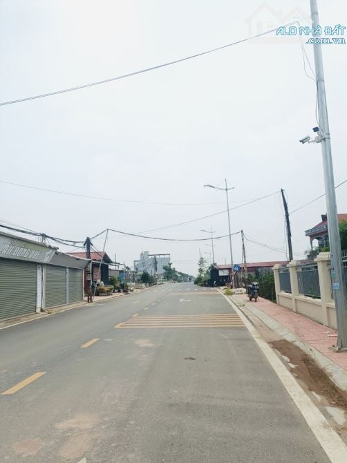 BÁN ĐẤT ĐƯỜNG 379-TT ĐÀO TẠO PVF-TÂN TIẾN- VĂN GIANG-Ô TÔ NGÕ THÔNG-3,2 TỶ - 2