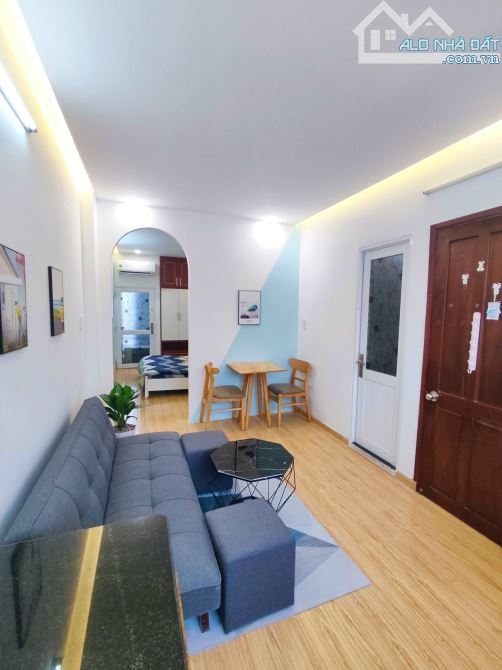 Phòng ban công rộng 35m2 đường nguyễn trãi quận 1 gần Ngã 5 cống quỳnh - 2